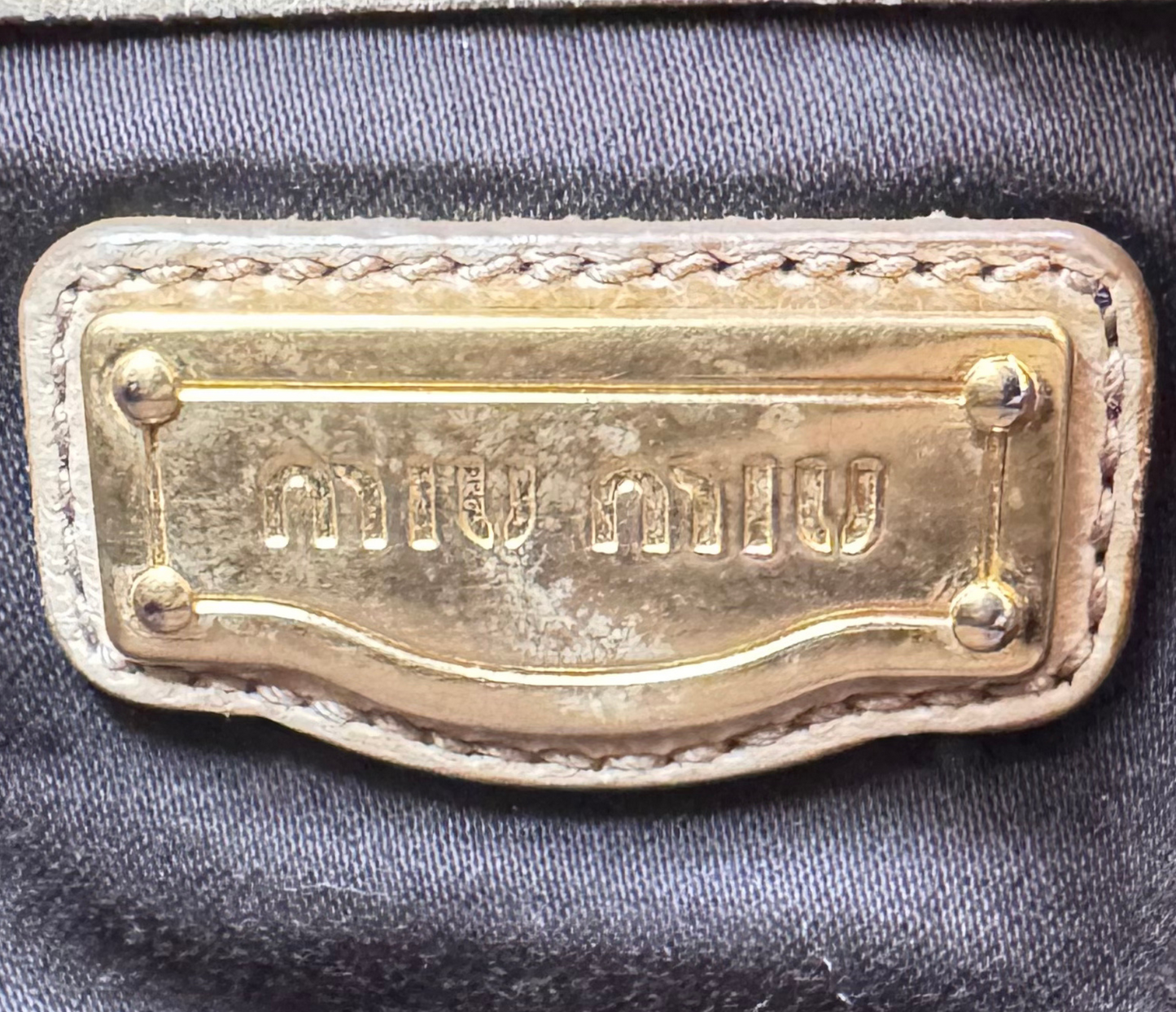 Miu Miu – Sac en cuir beige avec bandoulière