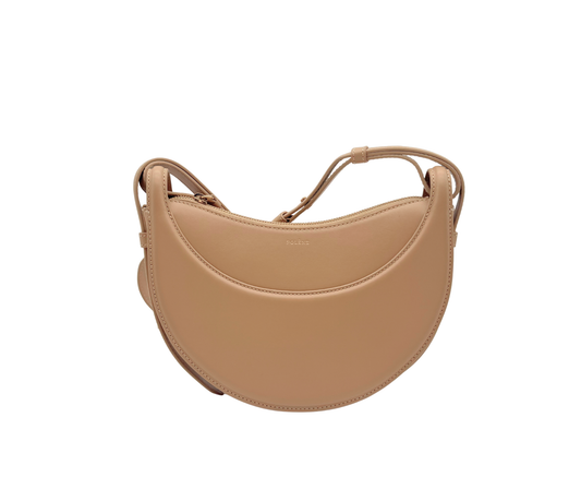Polène – Sac demi-lune en cuir camel