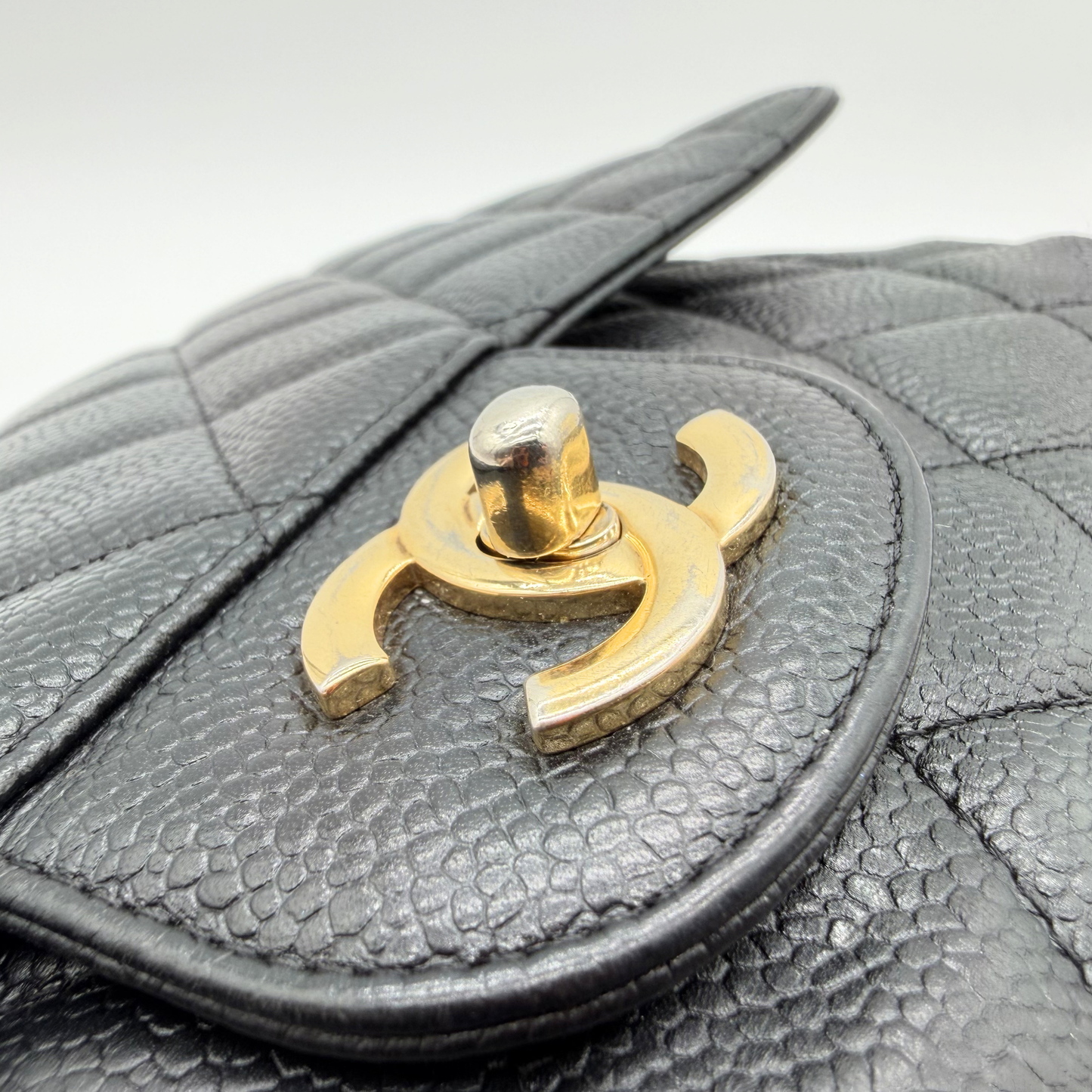 Chanel – Timeless Jumbo Simple Flap 30 cm Cuir Caviar Noir Doré