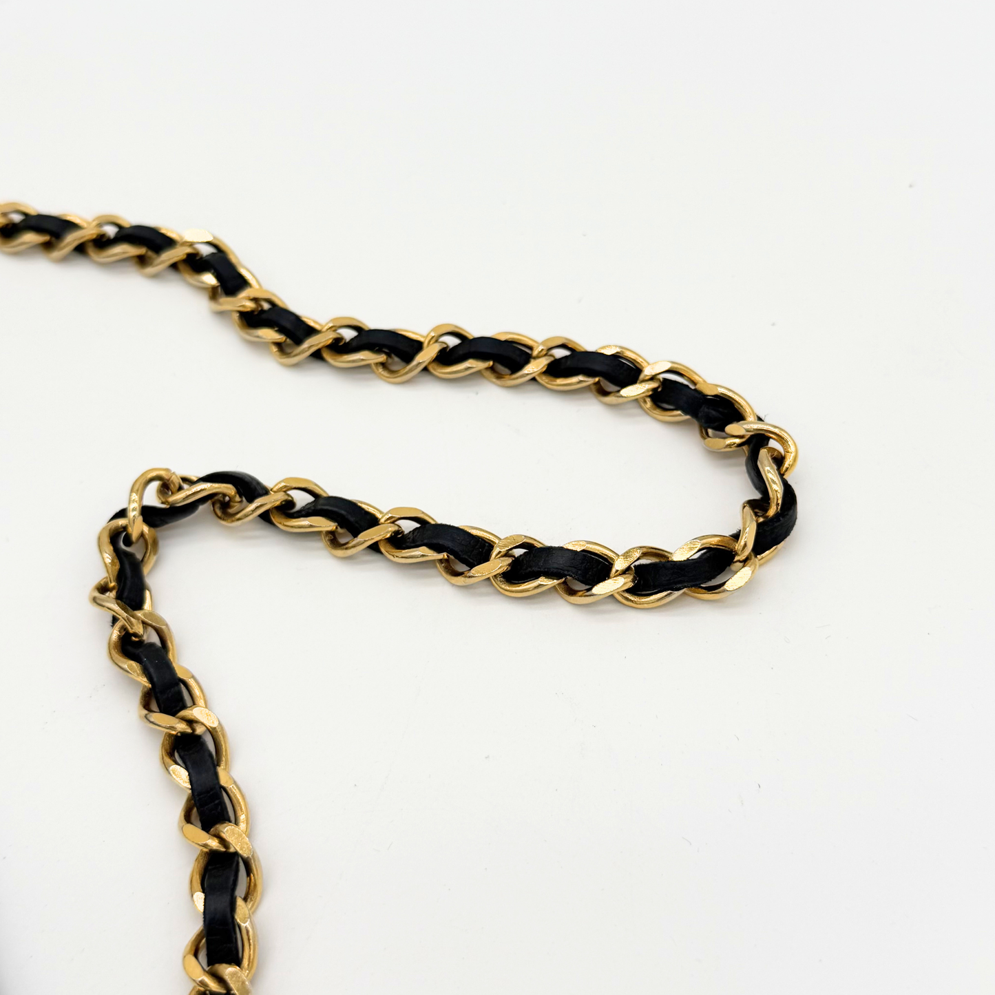 Chanel – Mademoiselle 23 cm Cuir Matelassé Noir