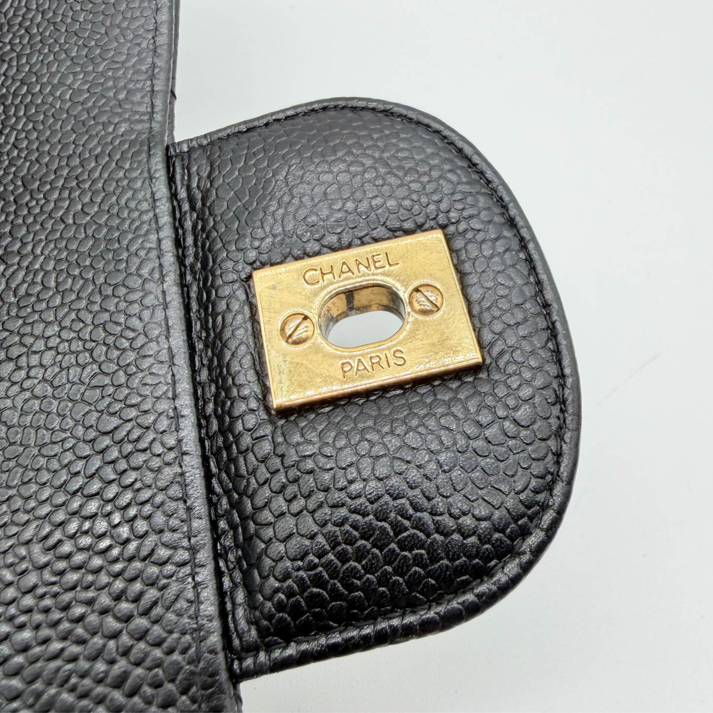Chanel – Timeless Jumbo Simple Flap 30 cm Cuir Caviar Noir Doré