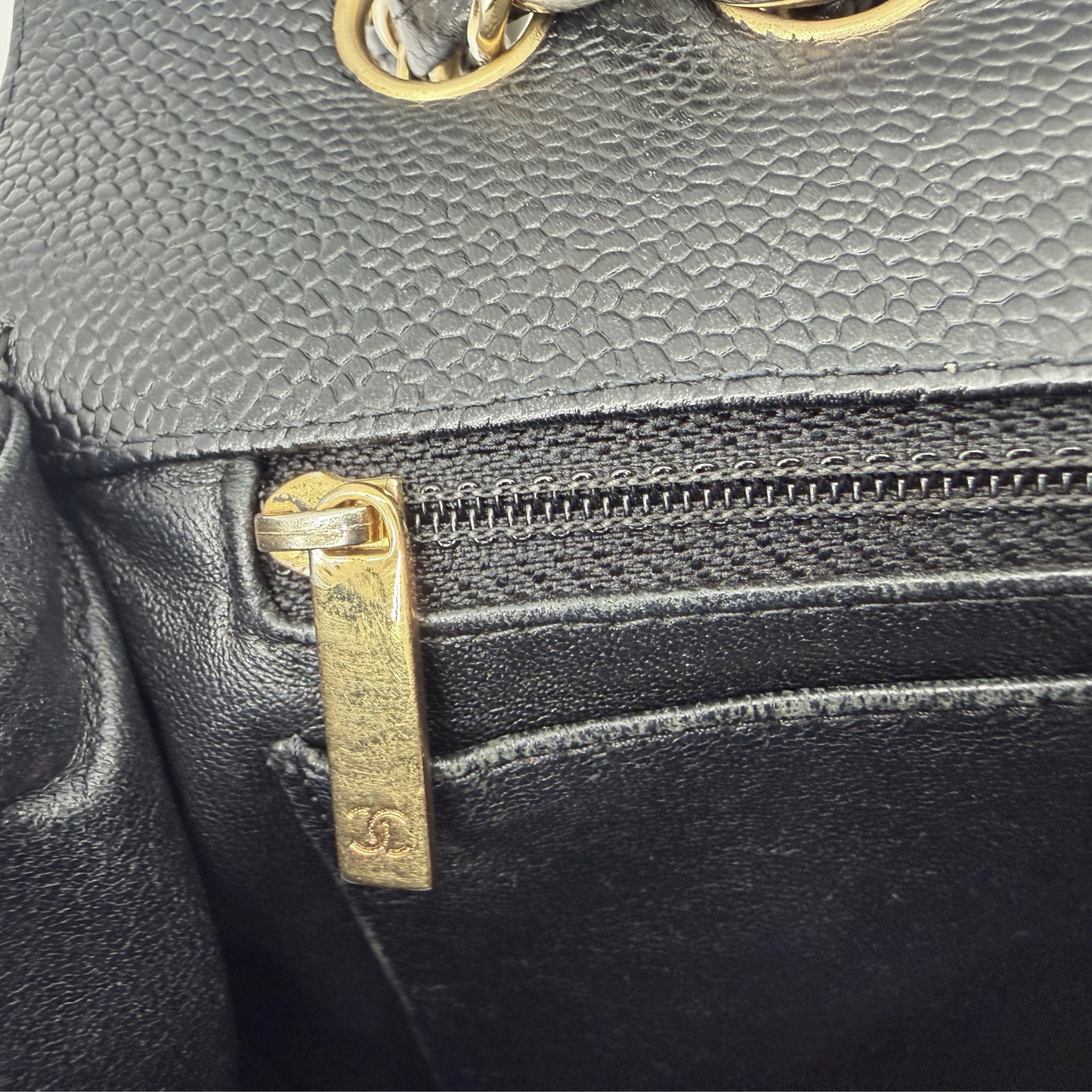 Chanel – Timeless Jumbo Simple Flap 30 cm Cuir Caviar Noir Doré