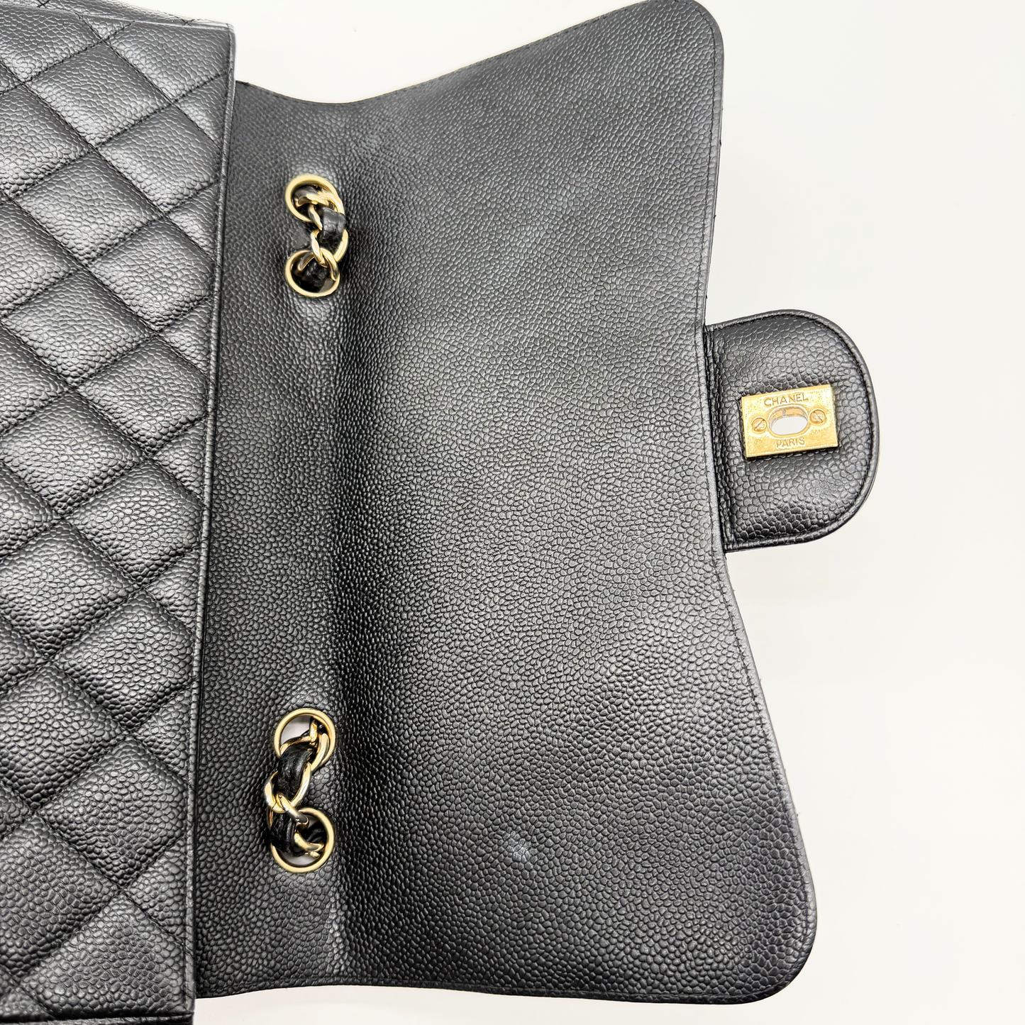 Chanel – Timeless Jumbo Simple Flap 30 cm Cuir Caviar Noir Doré