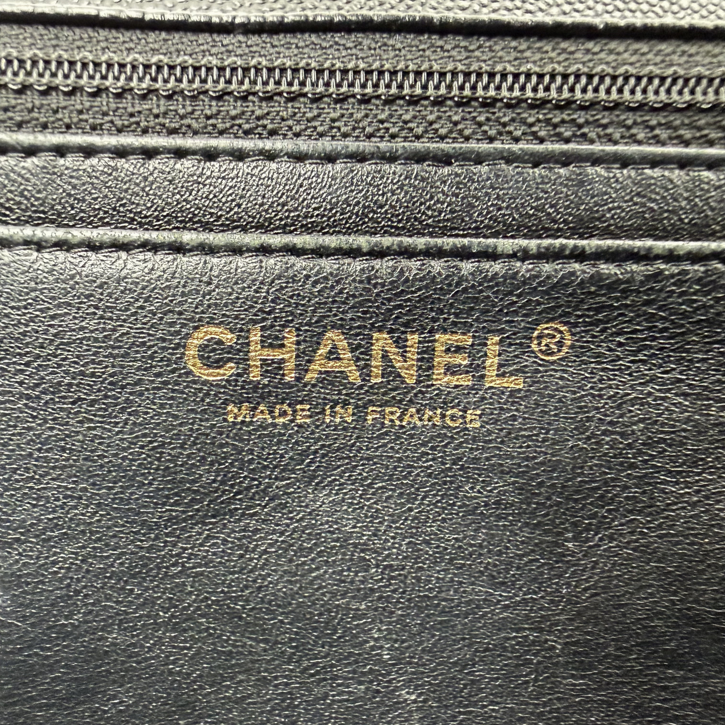 Chanel – Timeless Jumbo Simple Flap 30 cm Cuir Caviar Noir Doré
