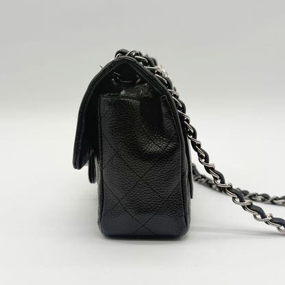 Chanel – Mini Timeless Matelassé 20 cm Cuir Caviar Noir