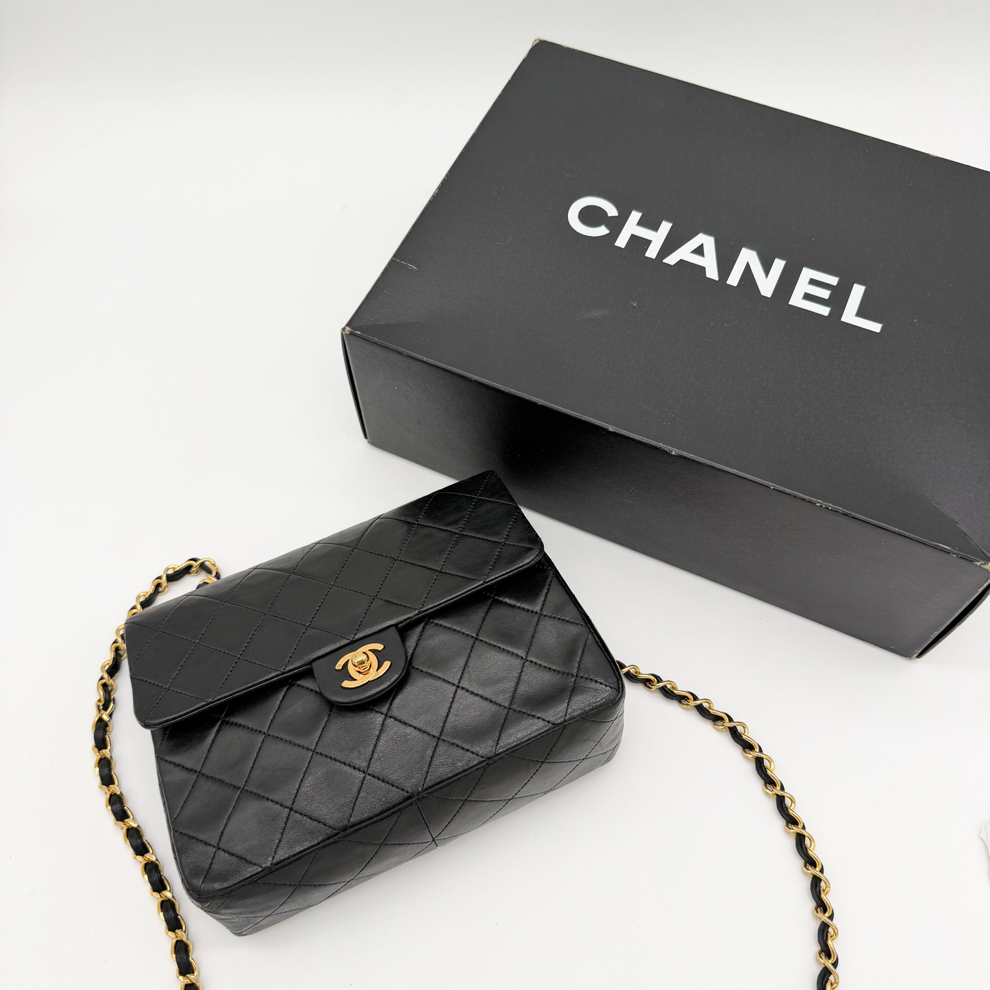 Chanel – Timeless Mini Square Classic Flap Cuir Noir Vintage