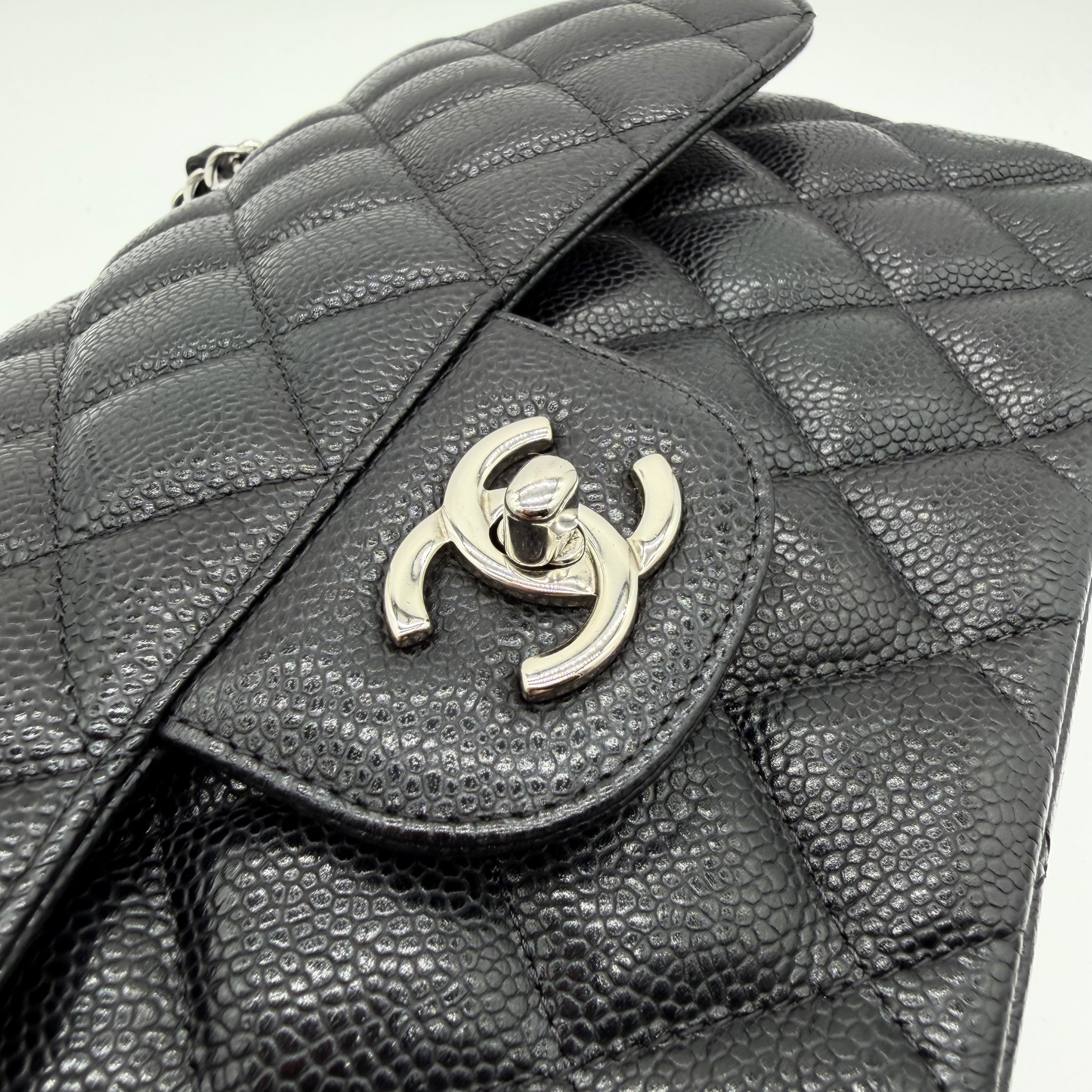 Chanel – Timeless Jumbo Double Flap 30 cm Cuir Caviar Noir