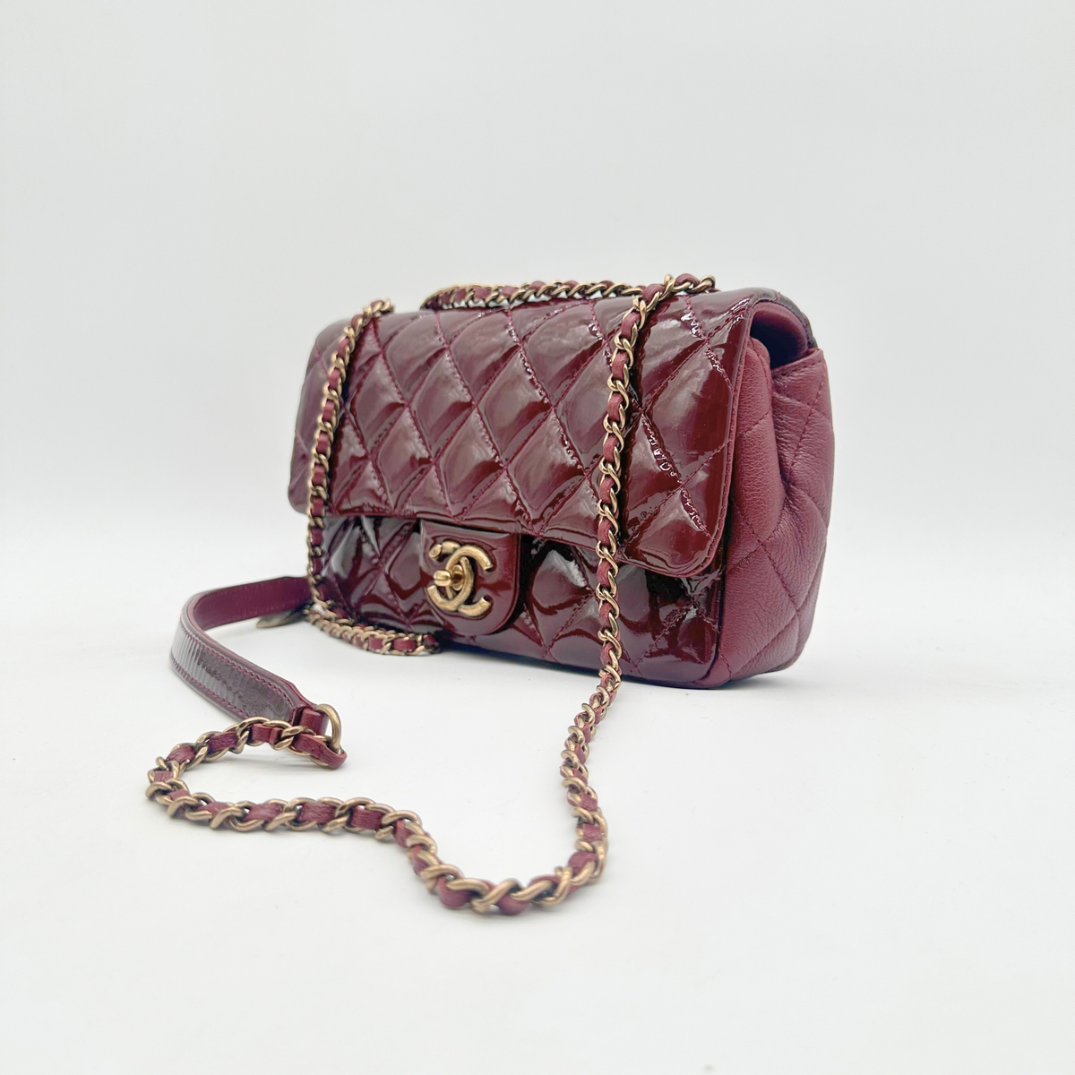 Chanel – Matelassé Cuir Verni Bordeaux