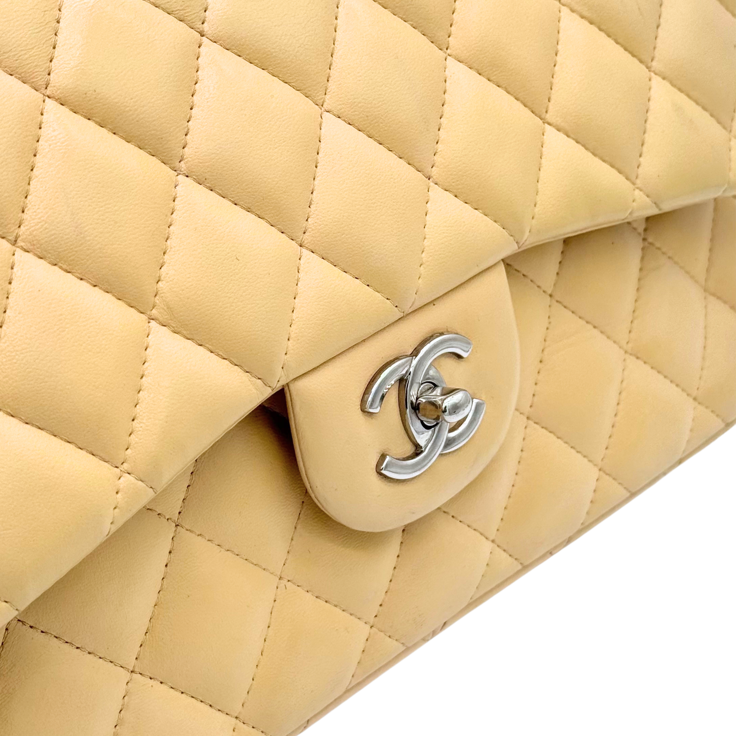 Chanel – Timeless Jumbo Double Flap 30 cm Cuir d’Agneau Beige