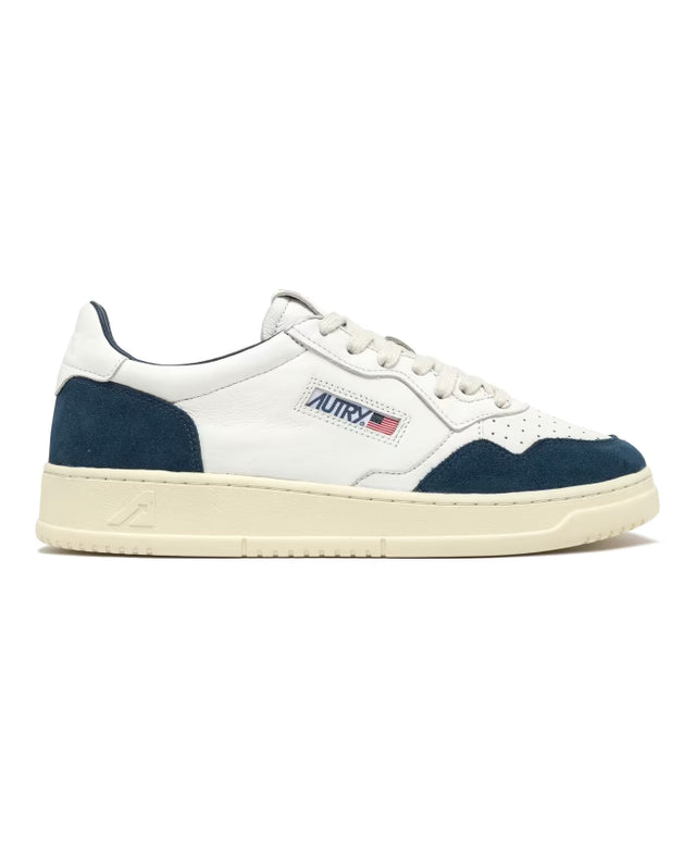BASKETS MEDALIST LOW EN CUIR ET DAIM BLANC ET CAPRI