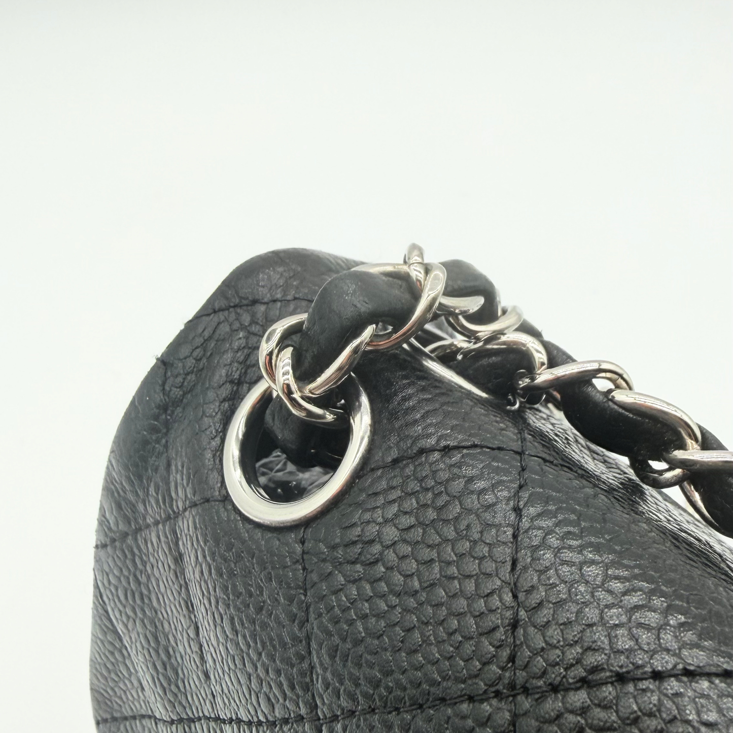 Chanel – Mini Timeless Matelassé 20 cm Cuir Caviar Noir