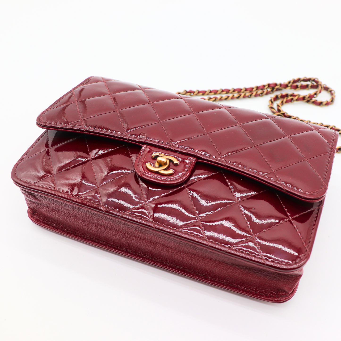 Chanel – Wallet on Chain Cuir Vernis Rouge Bordeaux