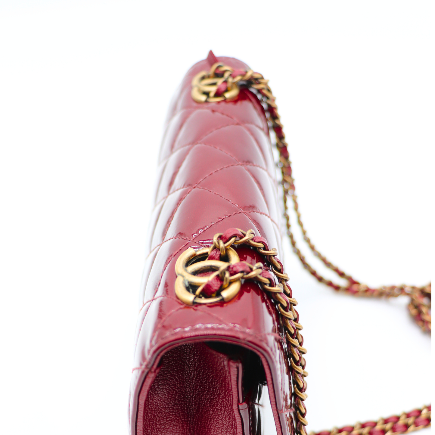 Chanel – Wallet on Chain Cuir Vernis Rouge Bordeaux