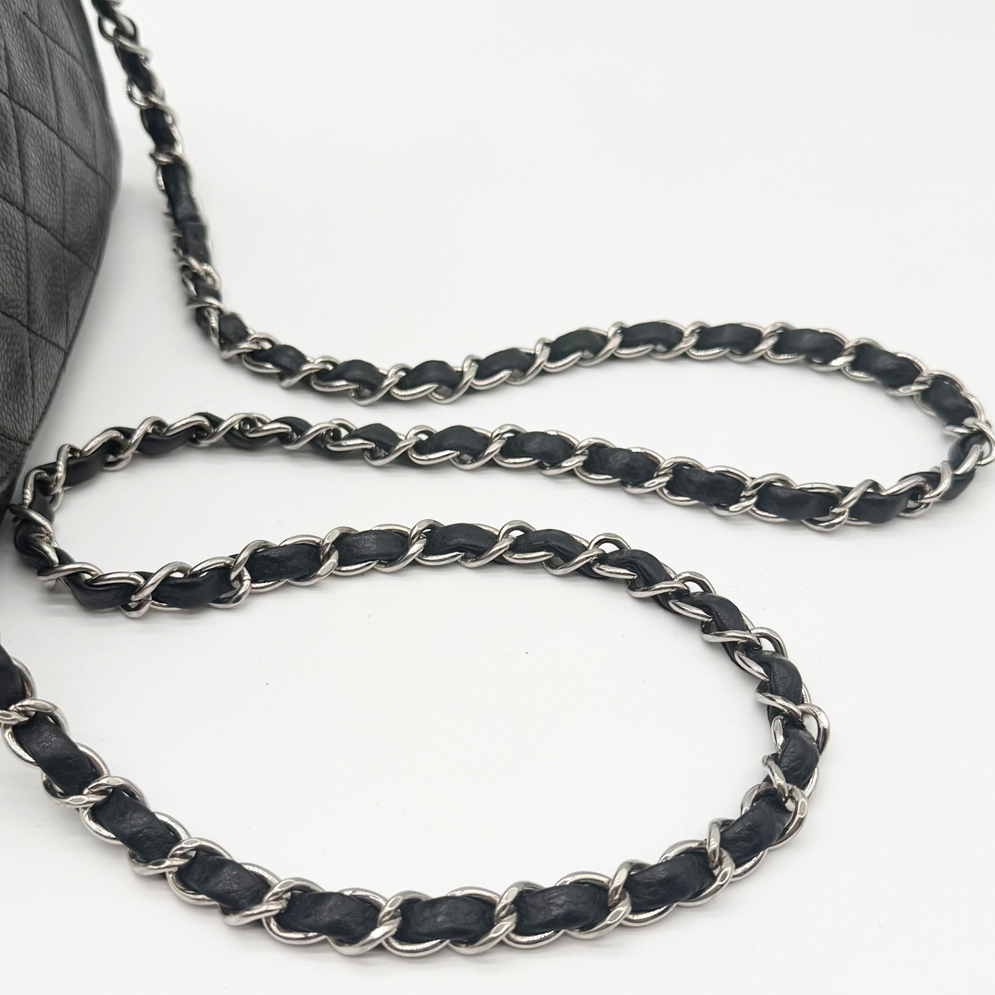 Chanel – Mini Timeless Matelassé 20 cm Cuir Caviar Noir