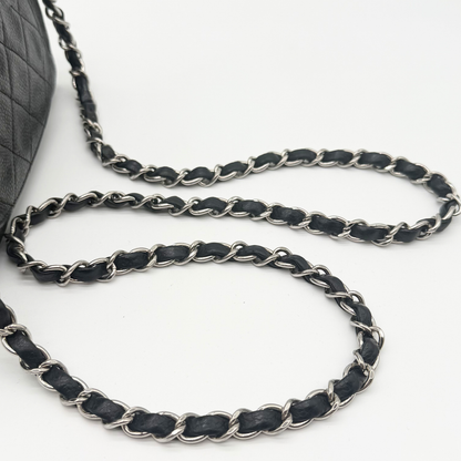 Chanel – Mini Timeless Matelassé 20 cm Cuir Caviar Noir