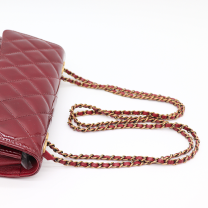 Chanel – Wallet on Chain Cuir Vernis Rouge Bordeaux