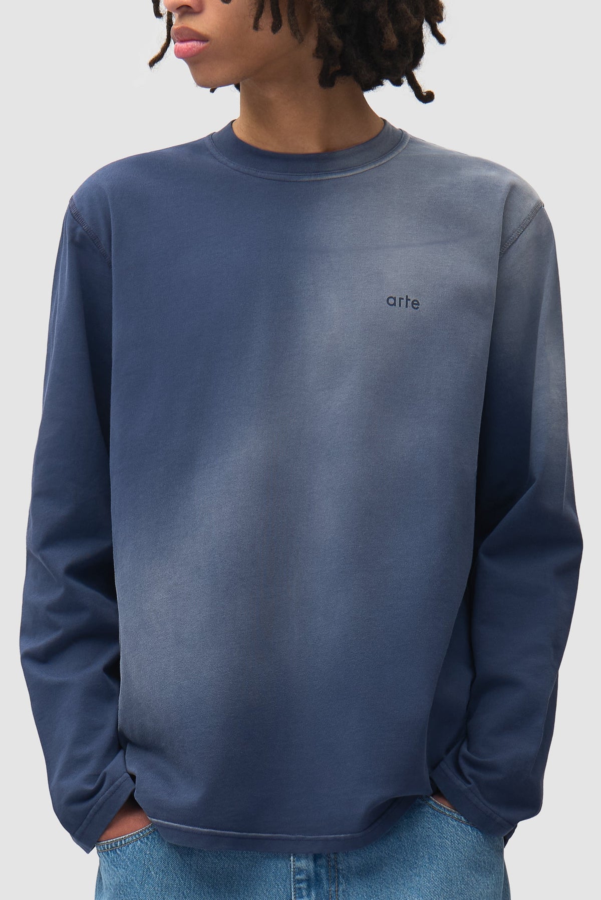 Longsleeve Stencil Sunfade bleu marine Arte Antwerp détail