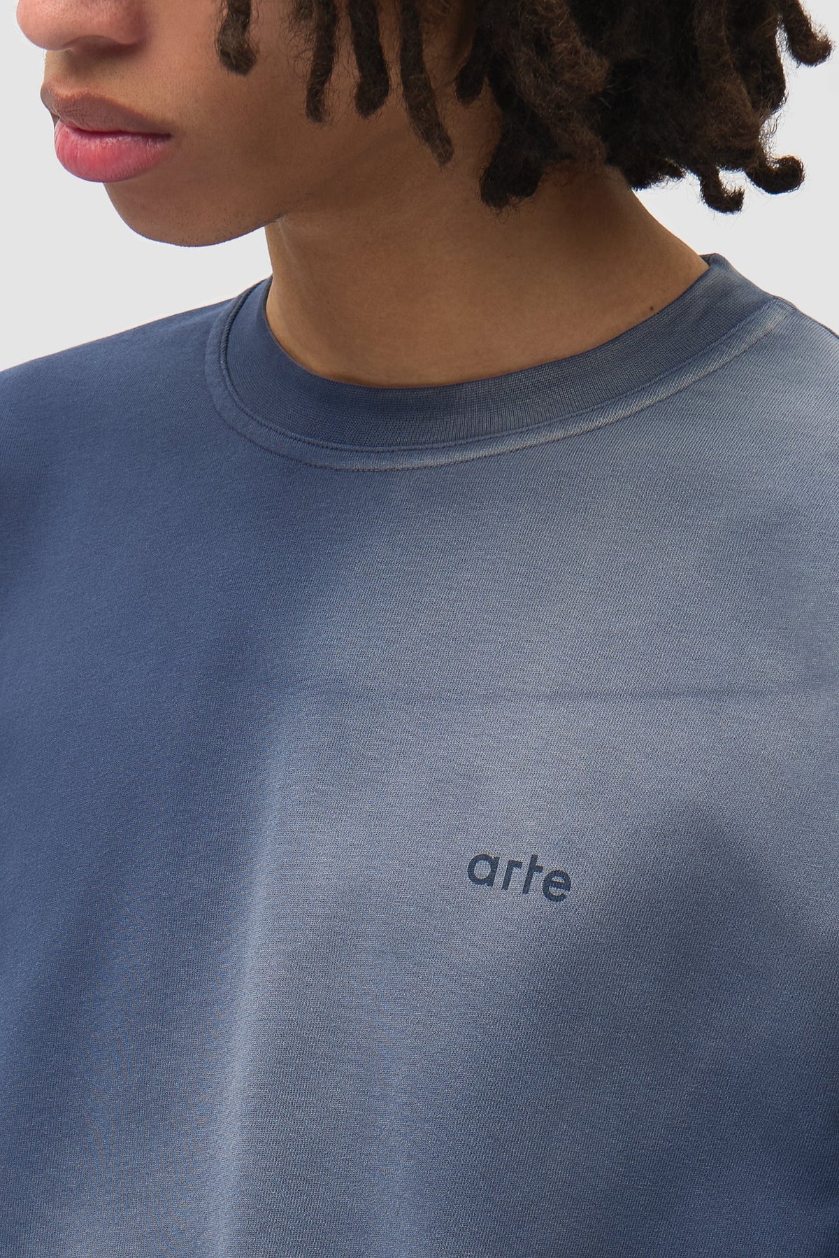 Longsleeve Stencil Sunfade bleu marine Arte Antwerp détail