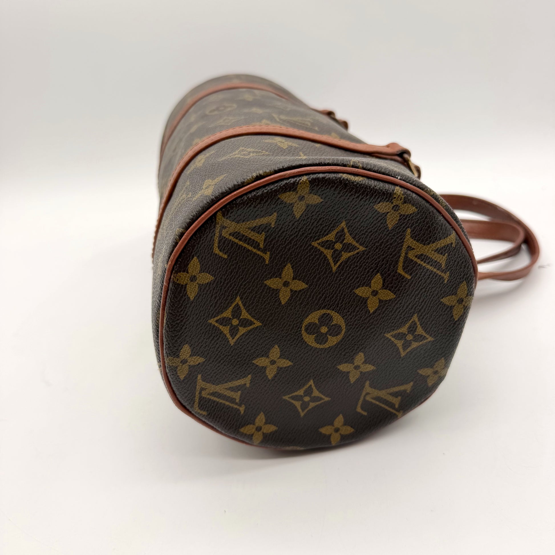 Louis Vuitton Papillon 30 Toile Monogram - vue debout trois-quarts