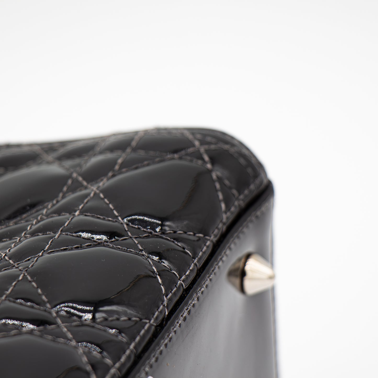 Dior – Lady Dior Vernis Noir Cannage