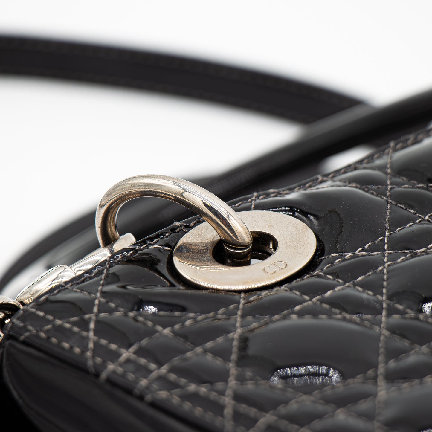 Dior – Lady Dior Vernis Noir Cannage