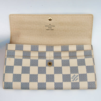 Louis Vuitton – Portefeuille Sarah Damier Azur