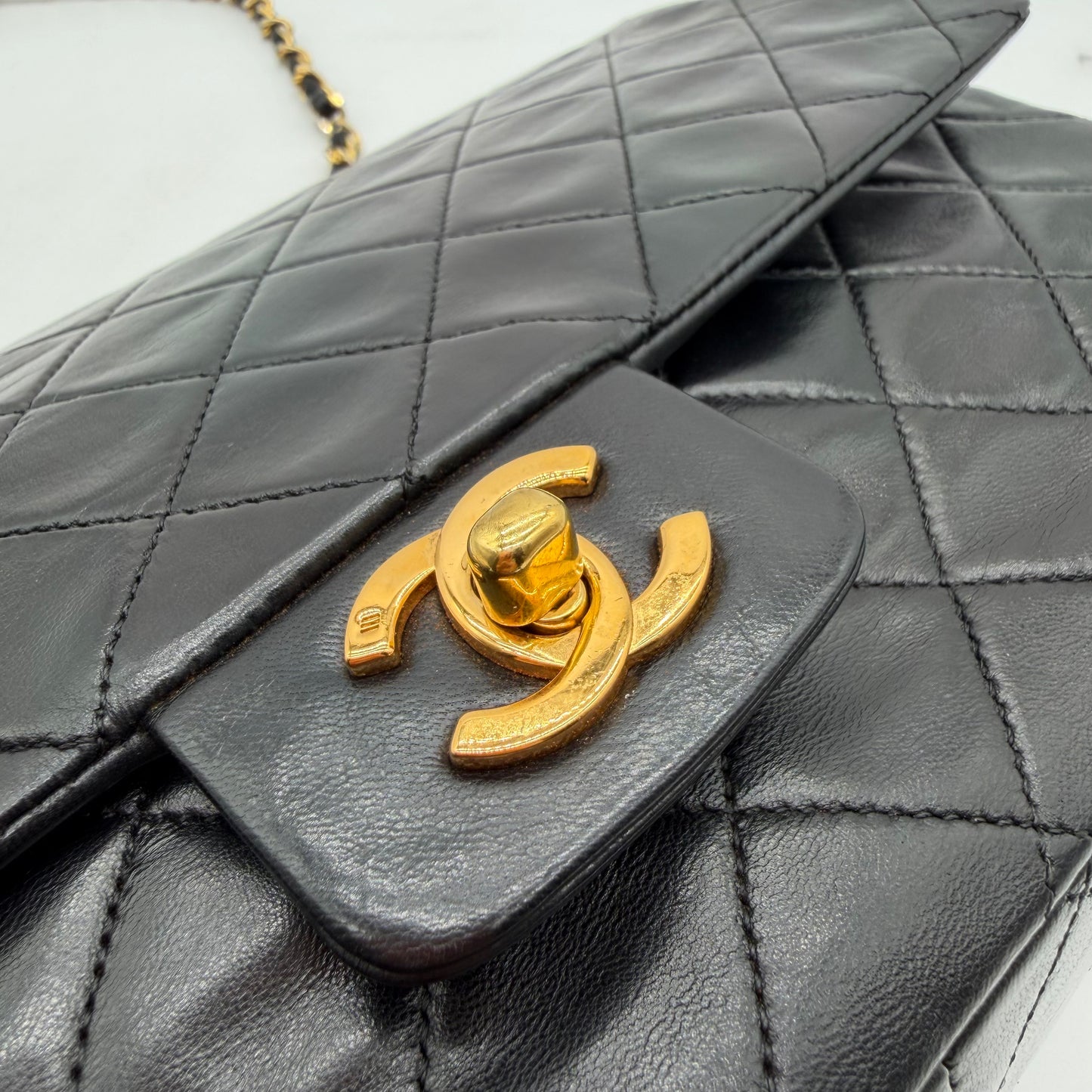 Chanel - Cuir D'agneau matelassé Single Flap 27 cm
