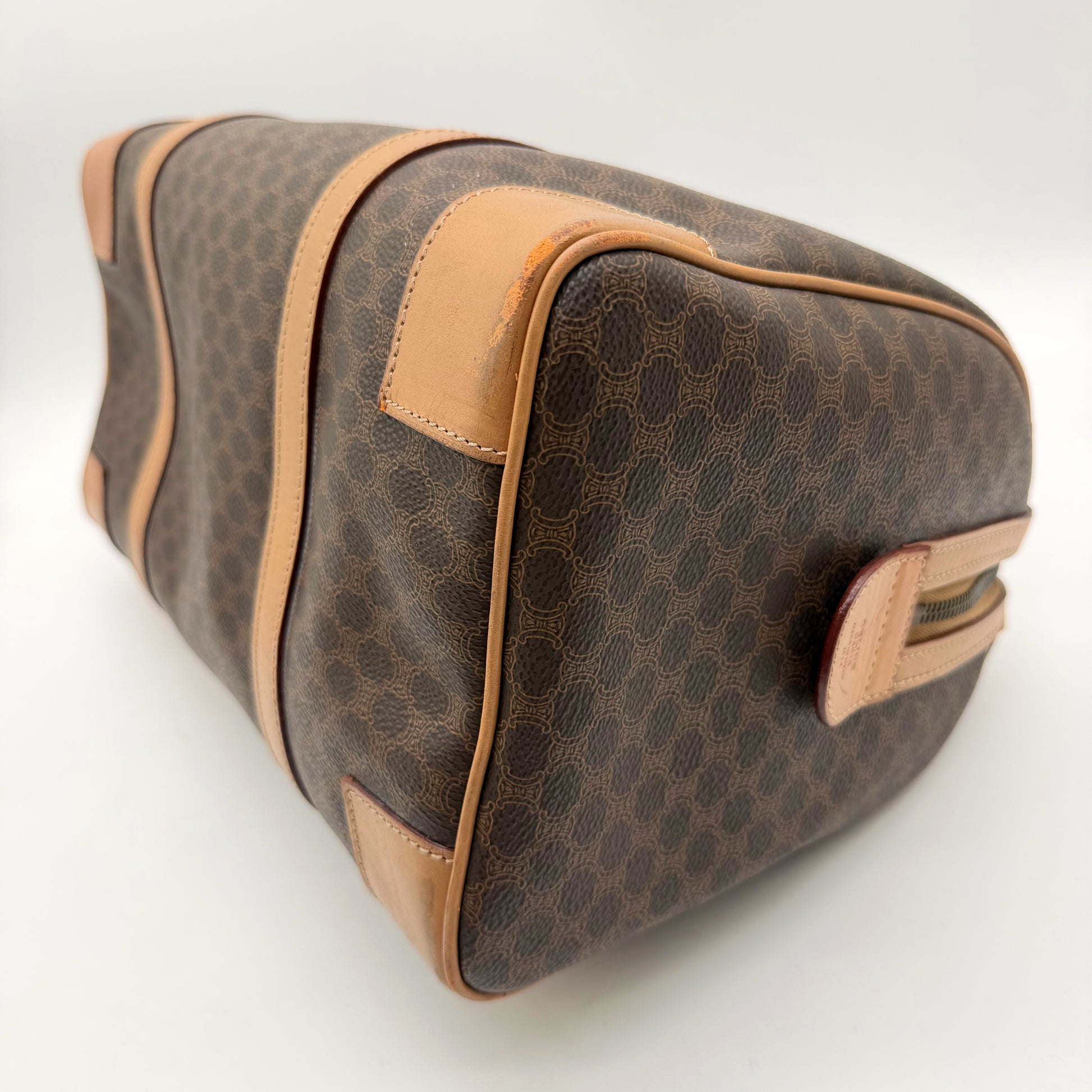 Céline Boston 35 toile Macadam - détail coins cuir et base