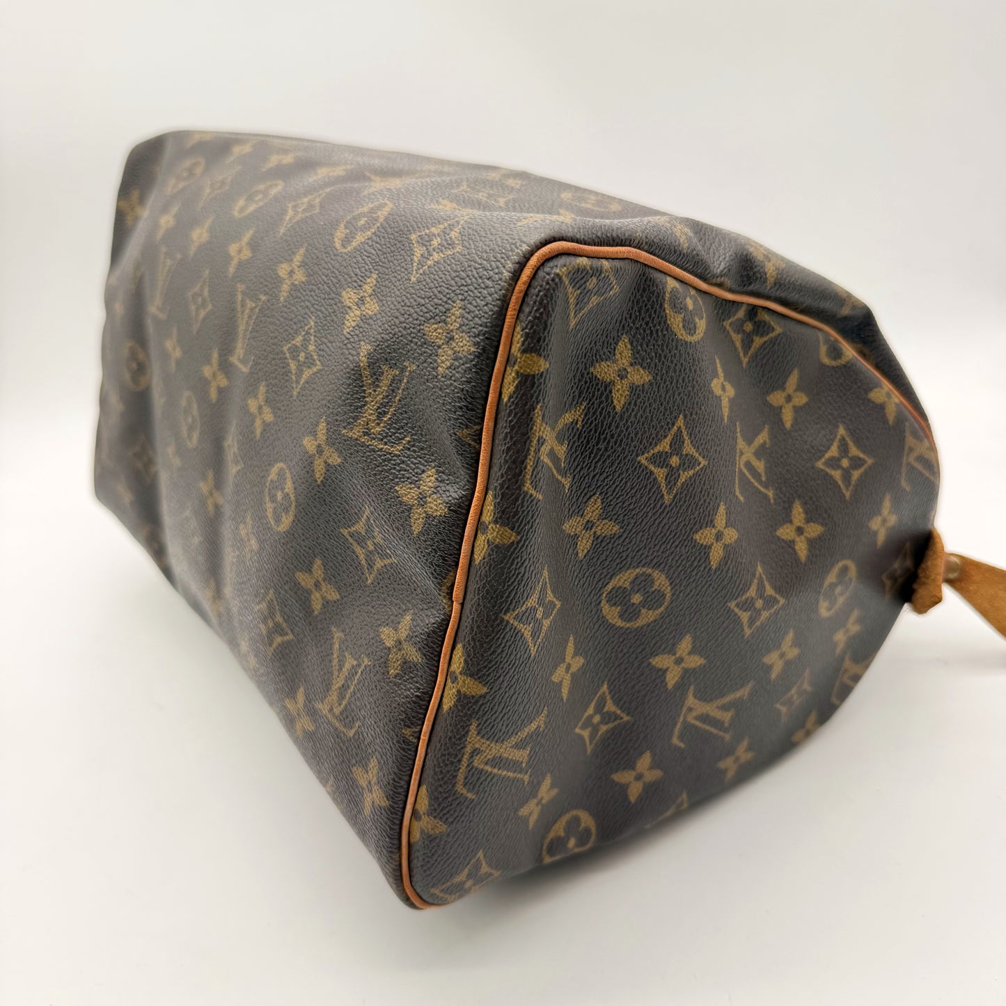 Louis Vuitton Speedy 30 Toile Monogram - base et coins, passepoil cuir