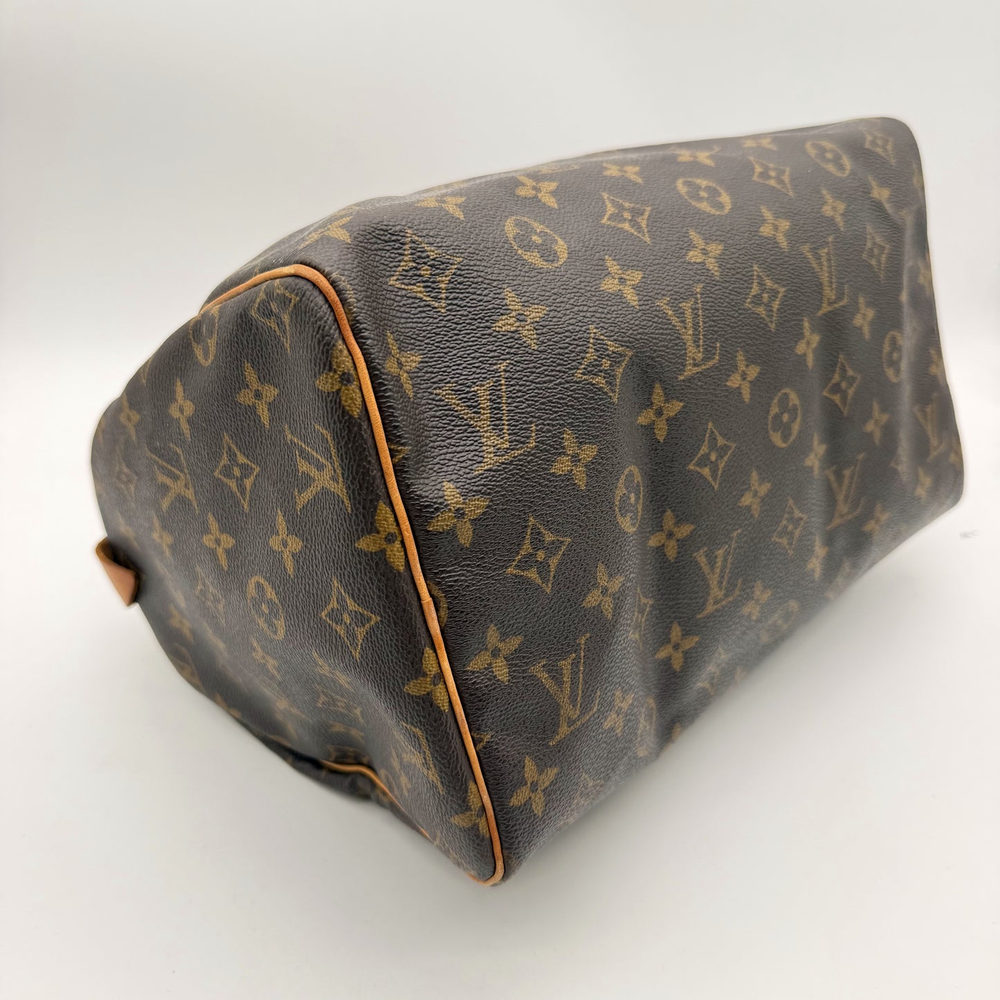 Louis Vuitton Speedy 30 Toile Monogram - angle base, état des coins