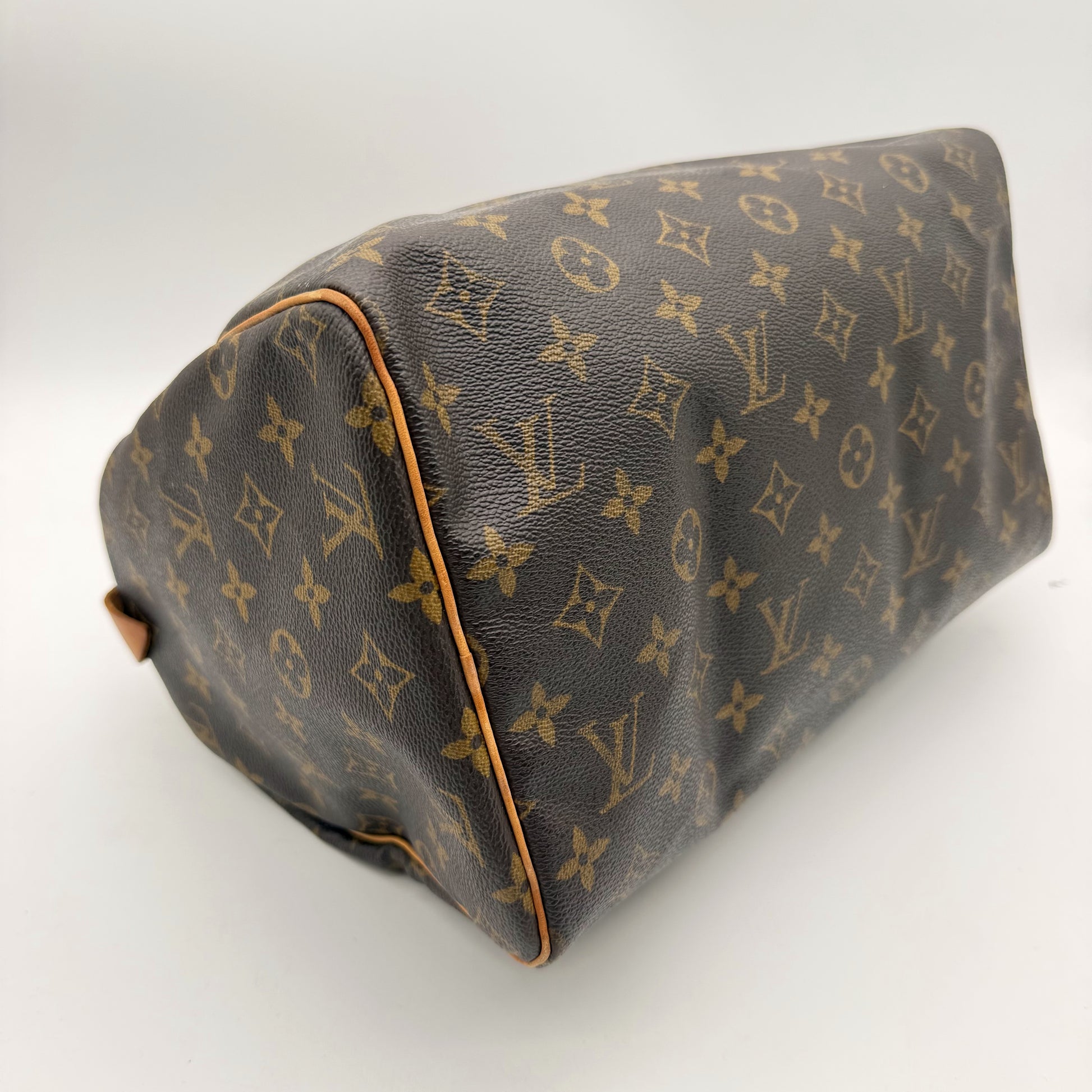 Louis Vuitton Speedy 30 Toile Monogram - angle base, état des coins