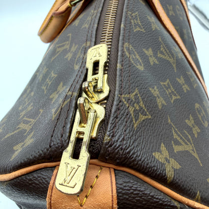 Louis Vuitton Keepall 45 Toile Monogram - détail curseurs zip gravés LV