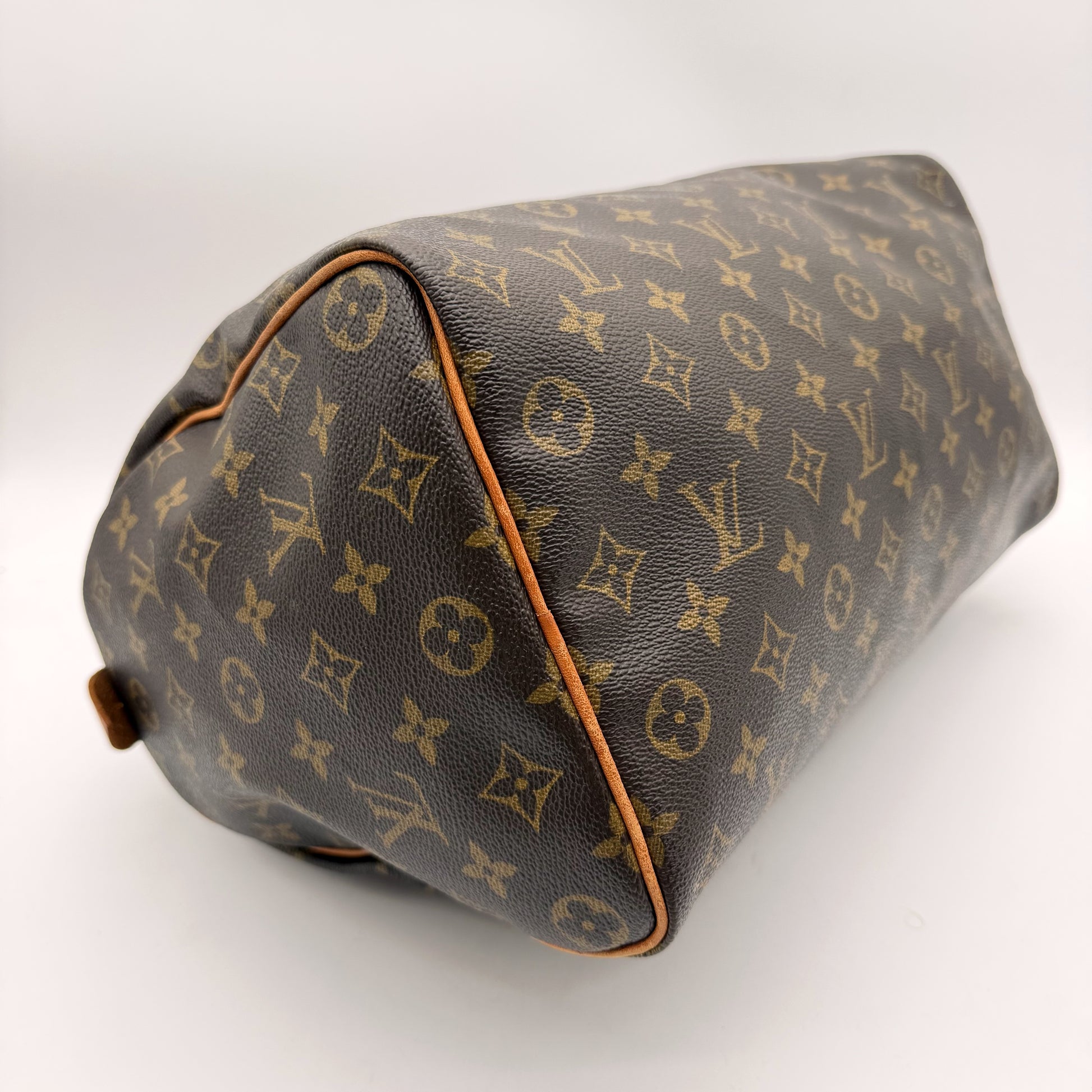 Louis Vuitton Speedy 35 Toile Monogram vintage - dessous et angle passepoil