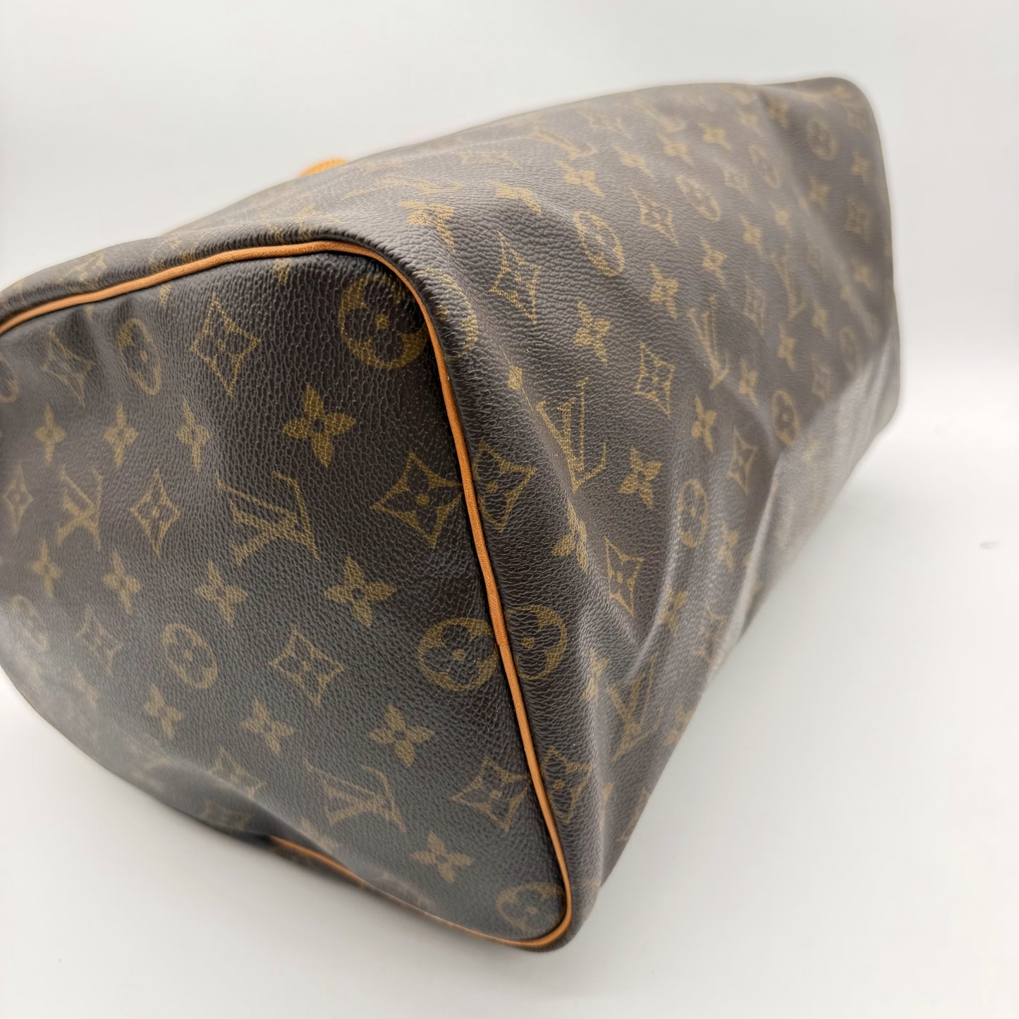 Louis Vuitton Speedy 40 Toile Monogram - angle base, état des coins