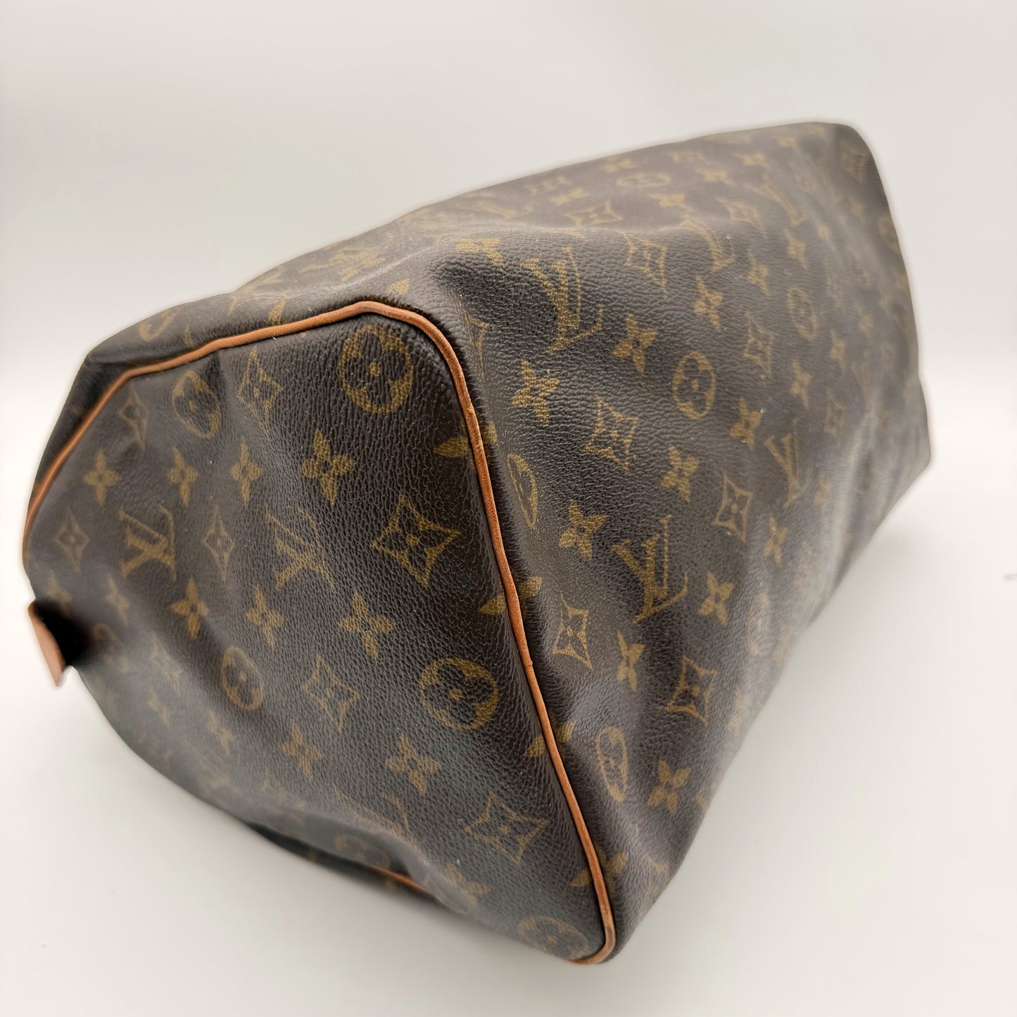 Louis Vuitton Speedy 35 Toile Monogram - angle base, état des coins