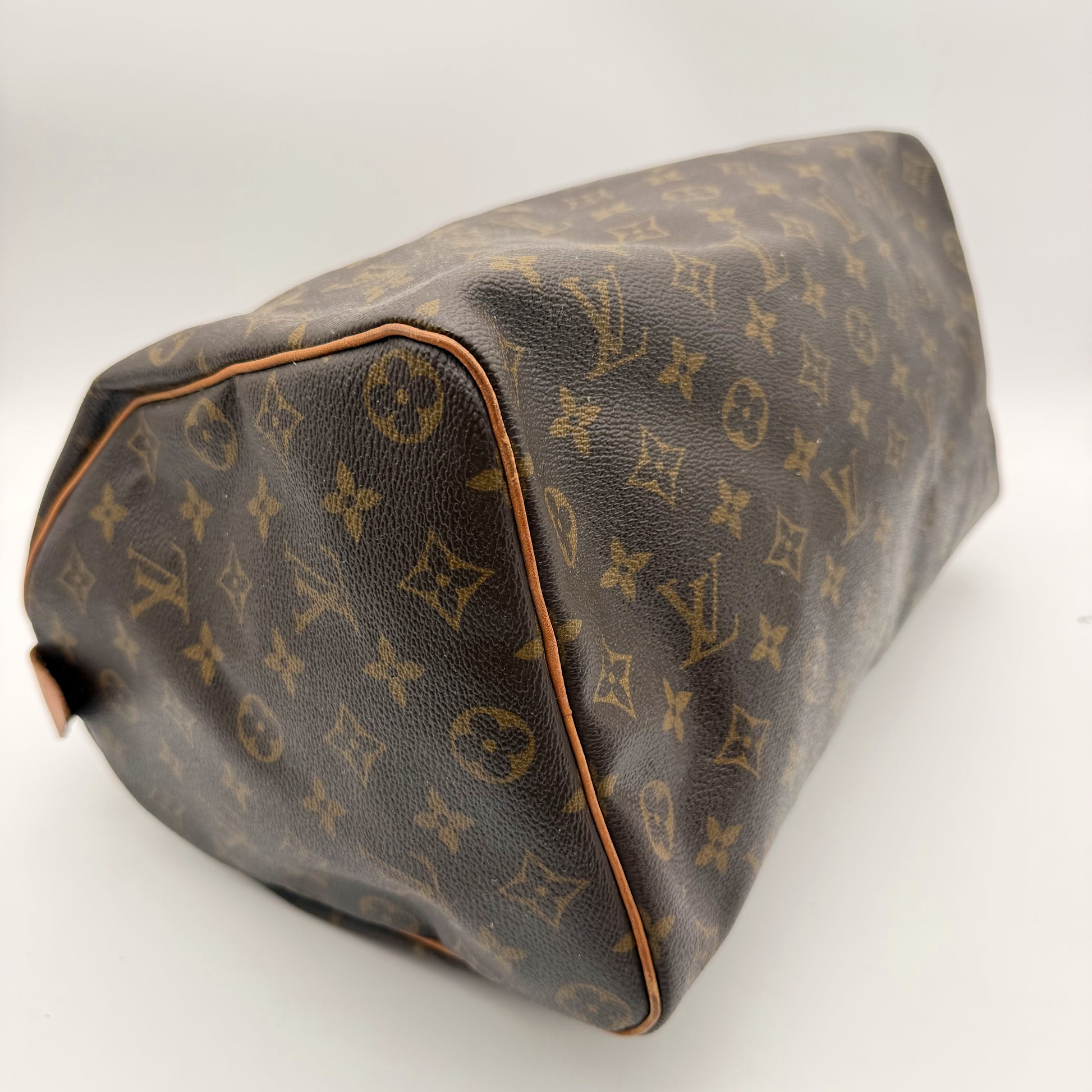 Louis Vuitton Speedy 35 Toile Monogram - angle base, état des coins