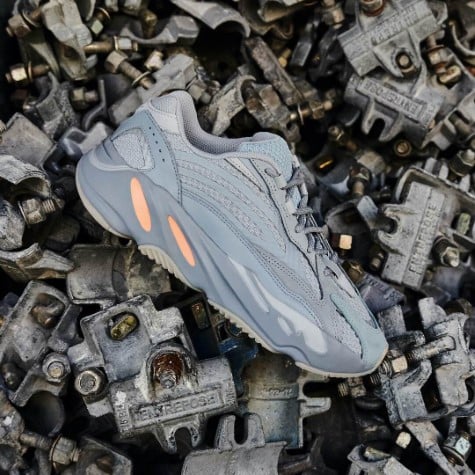 yeezy 700 inertia prix