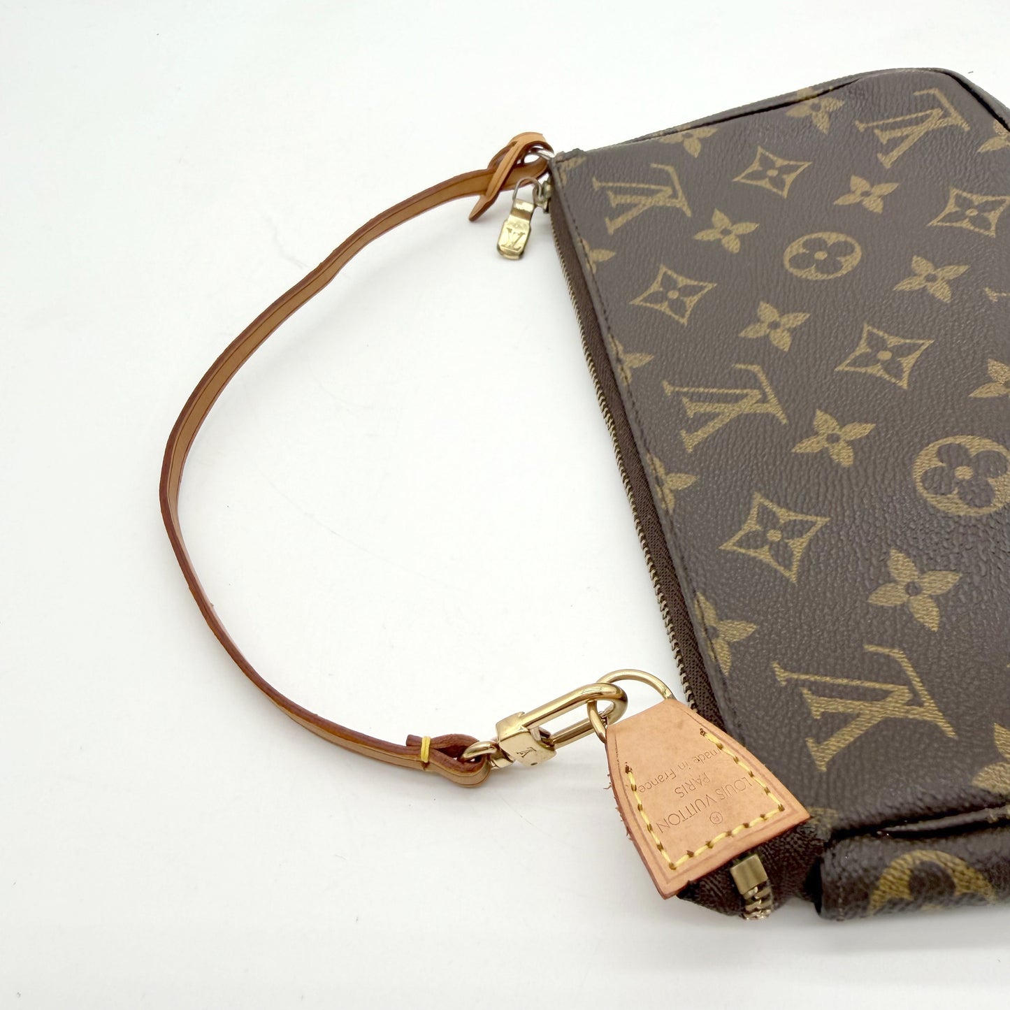 Louis Vuitton Pochette Accessoires Monogram - anse cuir et mousqueton