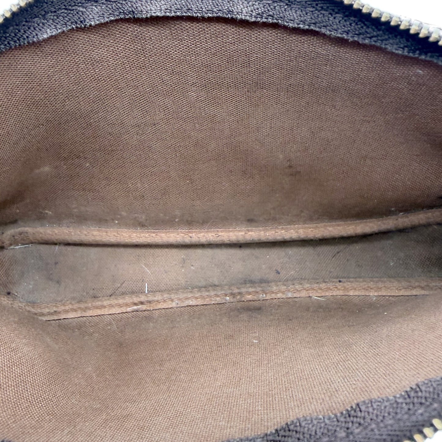 Louis Vuitton Pochette Accessoires Monogram - intérieur doublure textile