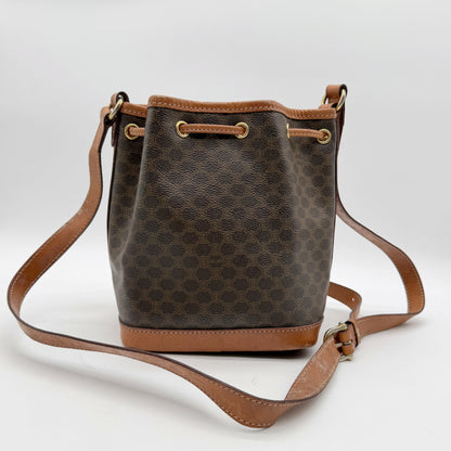 Celine sac seau petit format toile Macadam marron - bandouliere deployee