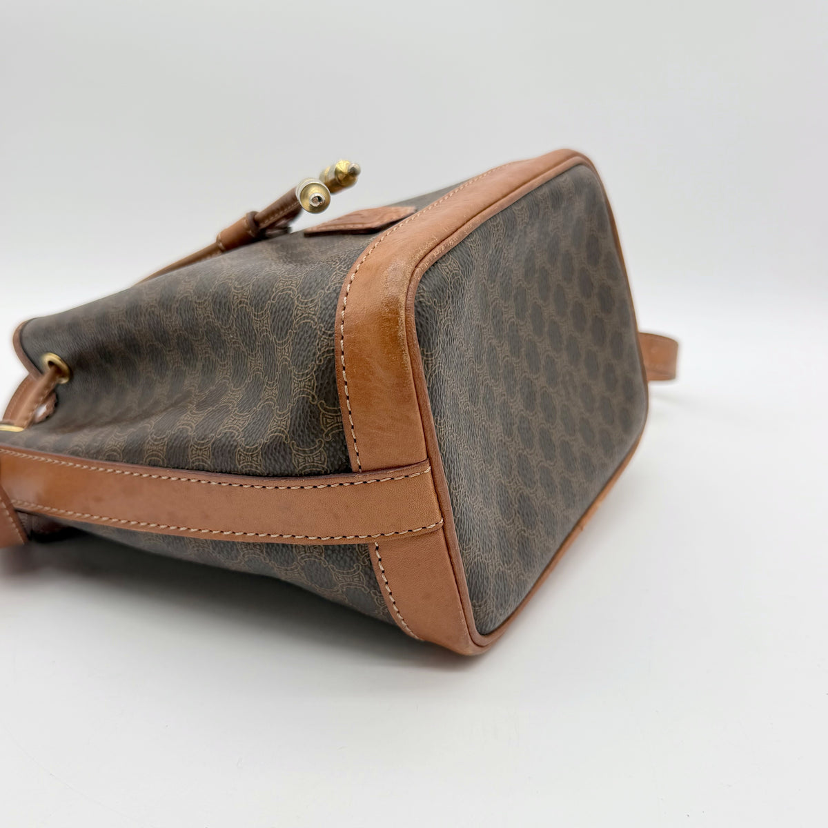 Celine sac seau petit format toile Macadam marron - vue du dessous