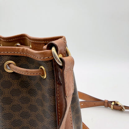 Celine sac seau petit format toile Macadam marron - detail anneaux dores