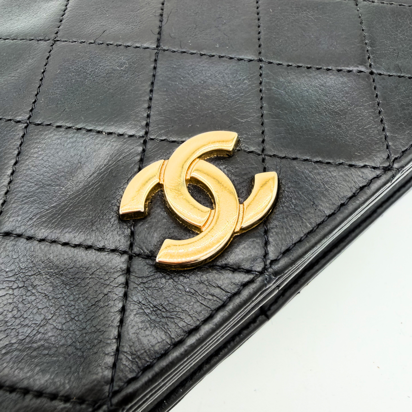 Chanel – Mademoiselle 23 cm Cuir Matelassé Noir