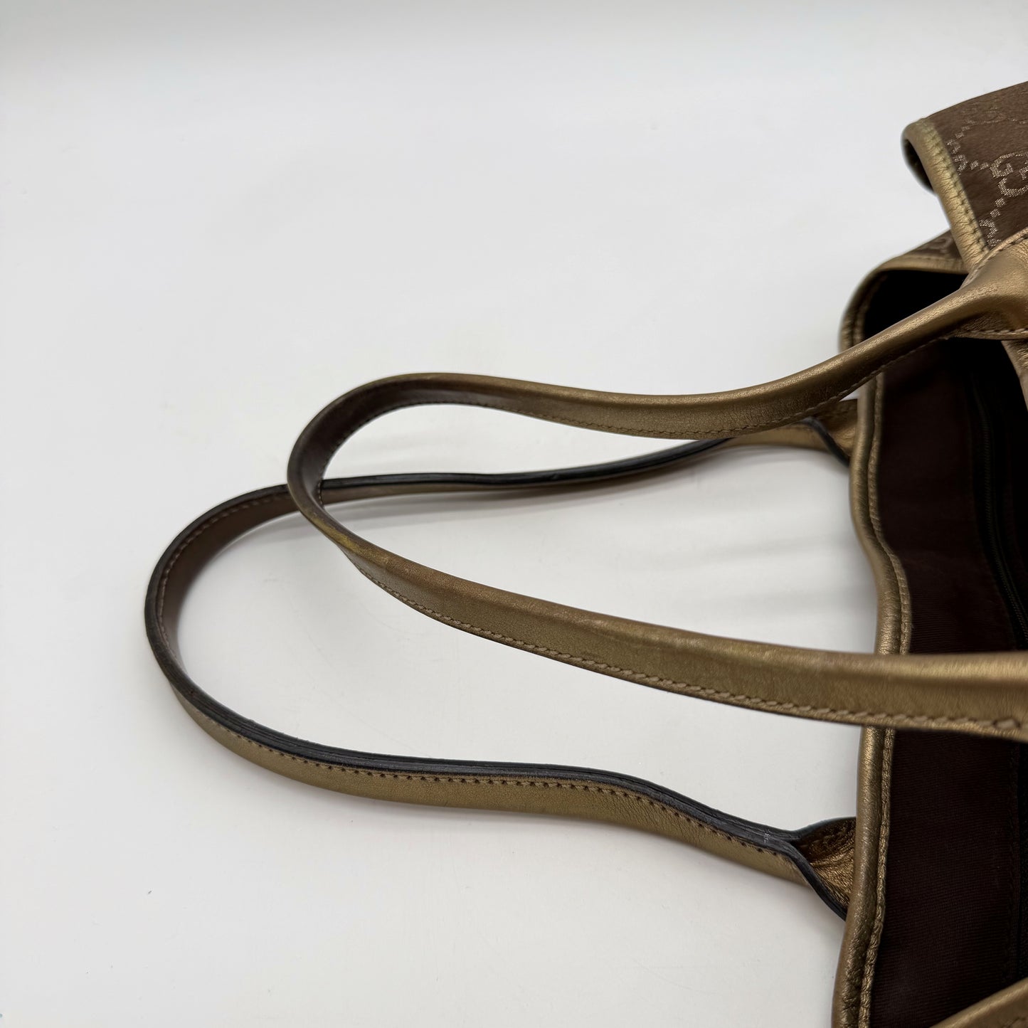 Gucci Cabas Princy toile GG beige et cuir dore - detail anses cuir dore