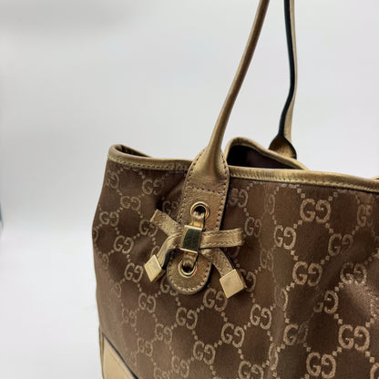Gucci Cabas Princy toile GG beige et cuir dore - detail breloque et ouverture