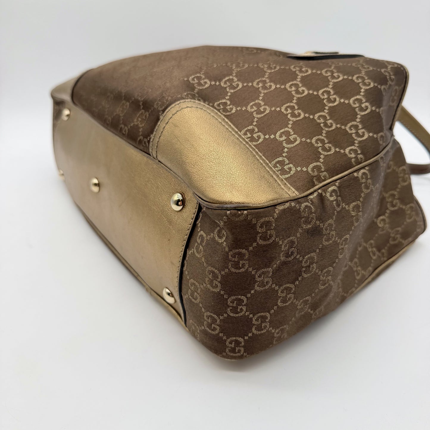 Gucci Cabas Princy toile GG beige et cuir dore - vue trois quarts