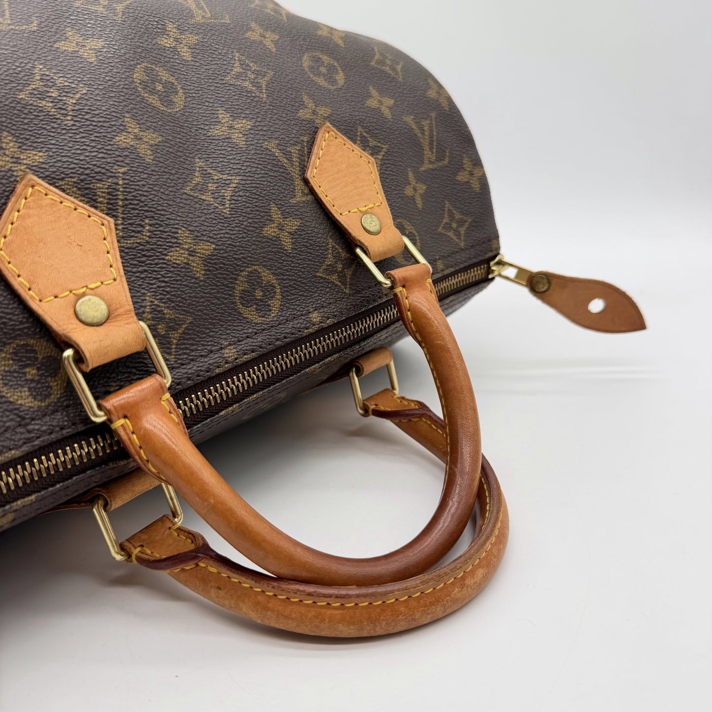 Louis Vuitton Speedy 30 toile Monogram marron - detail anses et zip