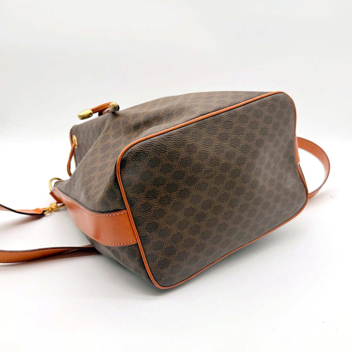 Céline Sac Seau Macadam – base et angles
