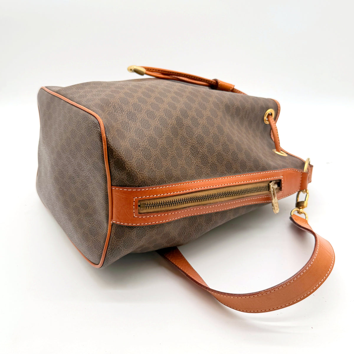 Céline Sac Seau Macadam – base, zip latéral et lanière