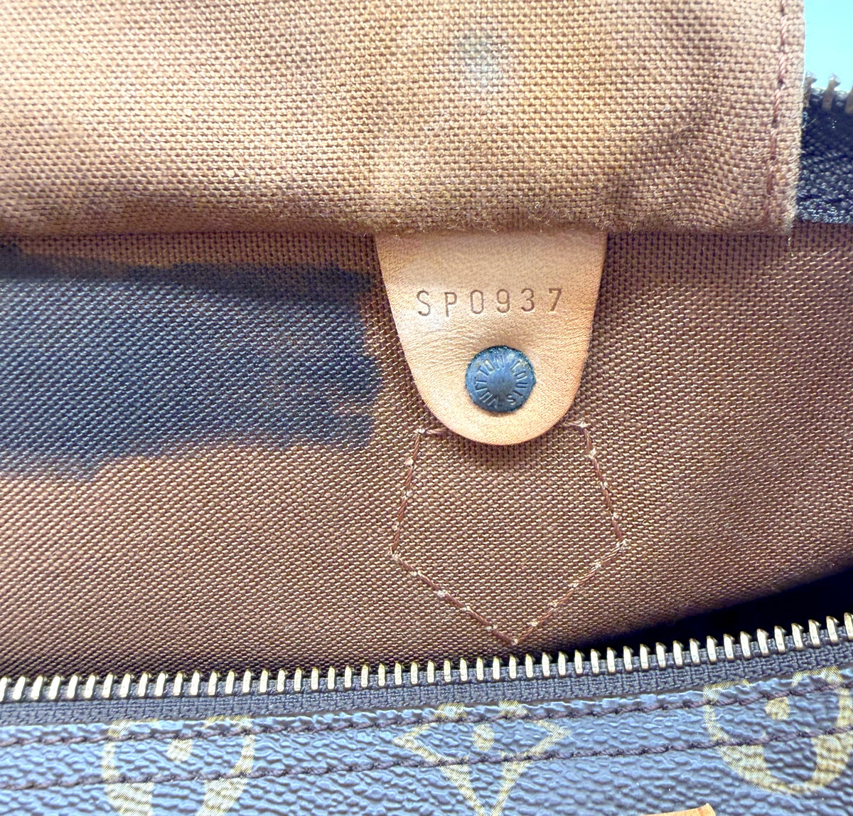 Louis Vuitton Speedy 35 Monogram - code date SP0937 et traces d'encre intérieures